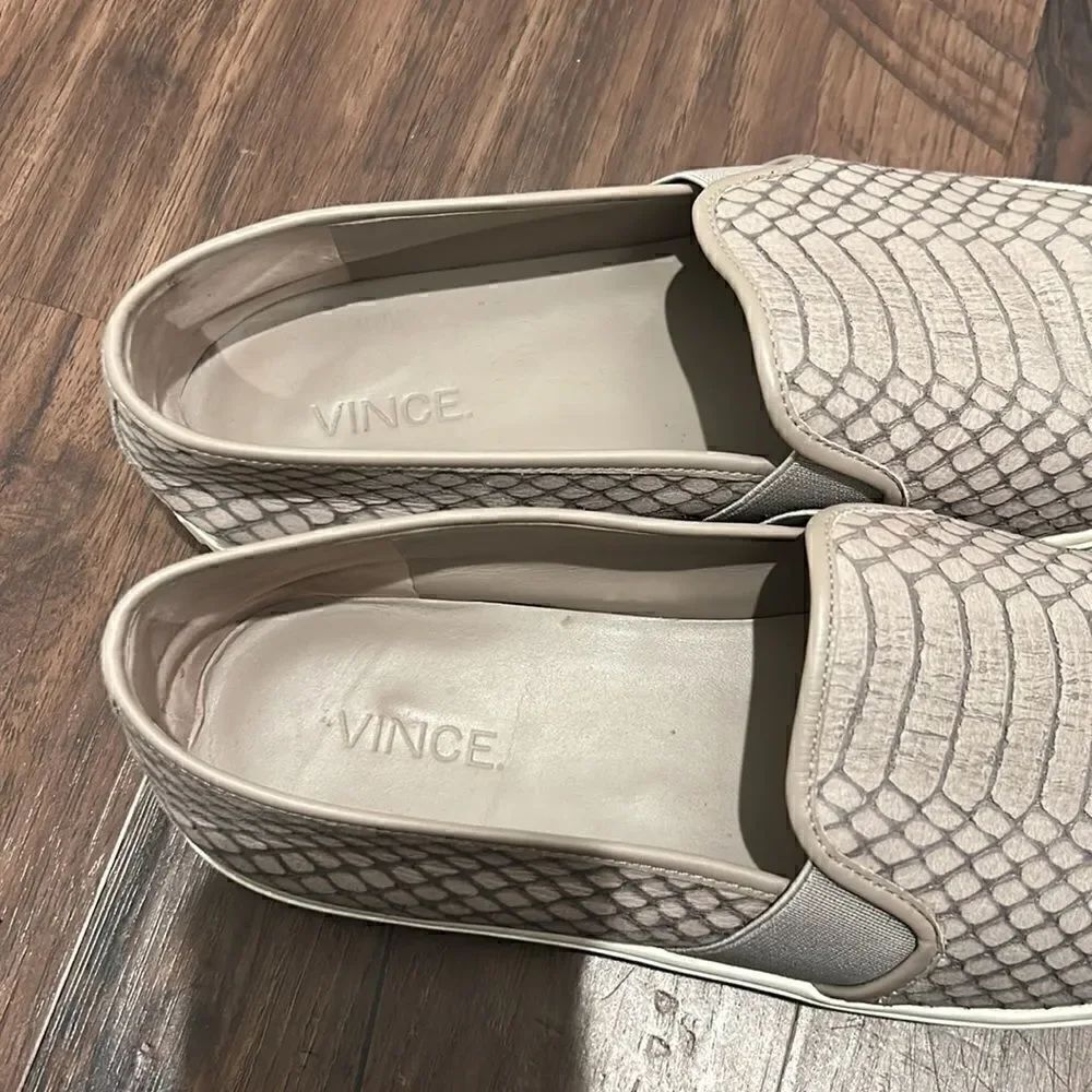 Vince Gray Snakeskin Sneakers, Size 8.5 - Picture 12 of 12